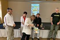 Kniha Příběhy ze Šumavy v komiksech byla pokřtěna v Kašperských Horách. Jejími autory jsou Radek Drahný a David Škodný.
