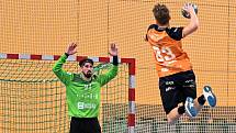 První čtvrtfinále play-off extraligy házenkářů ovládl Talent tým Plzeňského kraje, který v pátek porazil doma SKKP Handball Brno 33:25. 