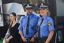 Eva Königová (vpravo), která pracuje jako velitel obvodní služebny Skvrňany, patří mezi nejdéle pracující strážníky u plzeňské městské policie.