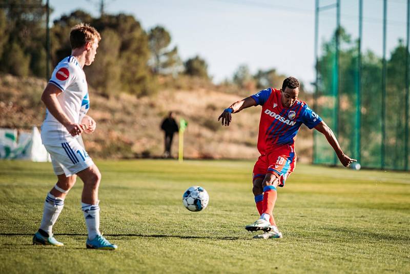 Fotbalisté Viktorie Plzeň porazili v generálce na ligové boje na soustředění ve Španělsku norské Molde FK 2:0.