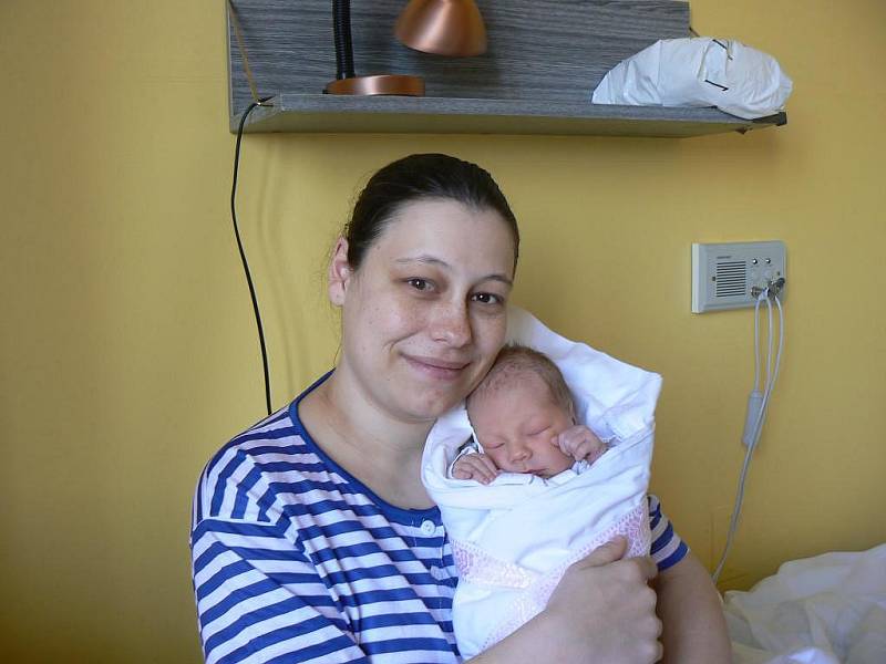 Terezka (3,30 kg, 51 cm), která přišla na svět 27. března v 10.08 hod. v Mulačově nemocnici, je prvorozená dcera Martiny a Pavla Svobodových z Plzně