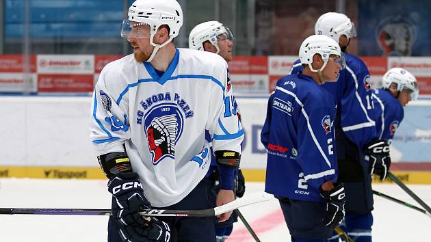 Hráči extraligové HC Škody Plzeň vyjeli poprvé po letní pauze na led.  