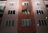 VIDEO: Požár bytu pohledem hasičů. Zachránili kojence i stoletou ženu