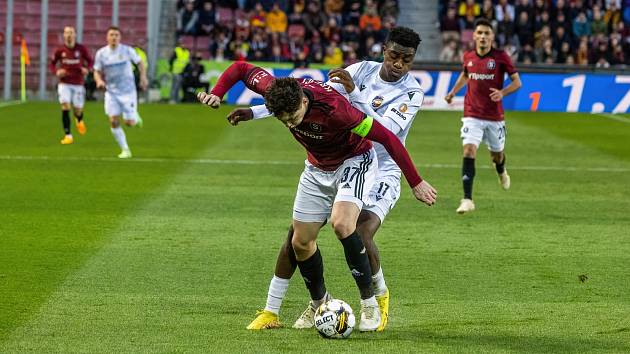 Nigerijský útočník Rafiu Durosinmi vstřelil ve středu na Spartě první ligový gól v dresu Viktorie Plzeň, ale po porážce 1:2 z něho velkou radost neměl.