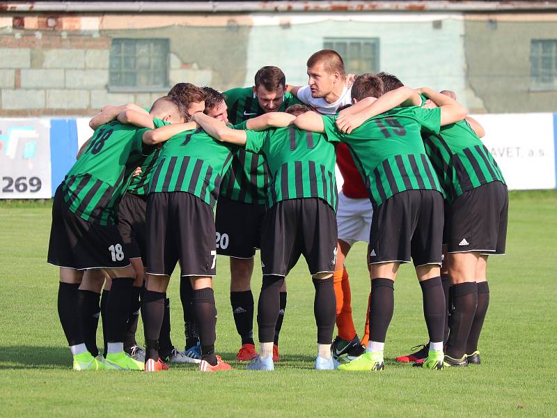 Fotbalový divizní zápas SK Klatovy 1898 (bílí) - FC Rokycany.