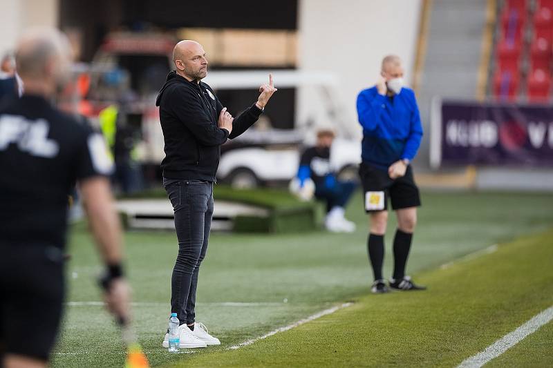 Slovenský kouč plzeňské Viktorie Adrian Guľa během semifinále MOL Cupu s Teplicemi.