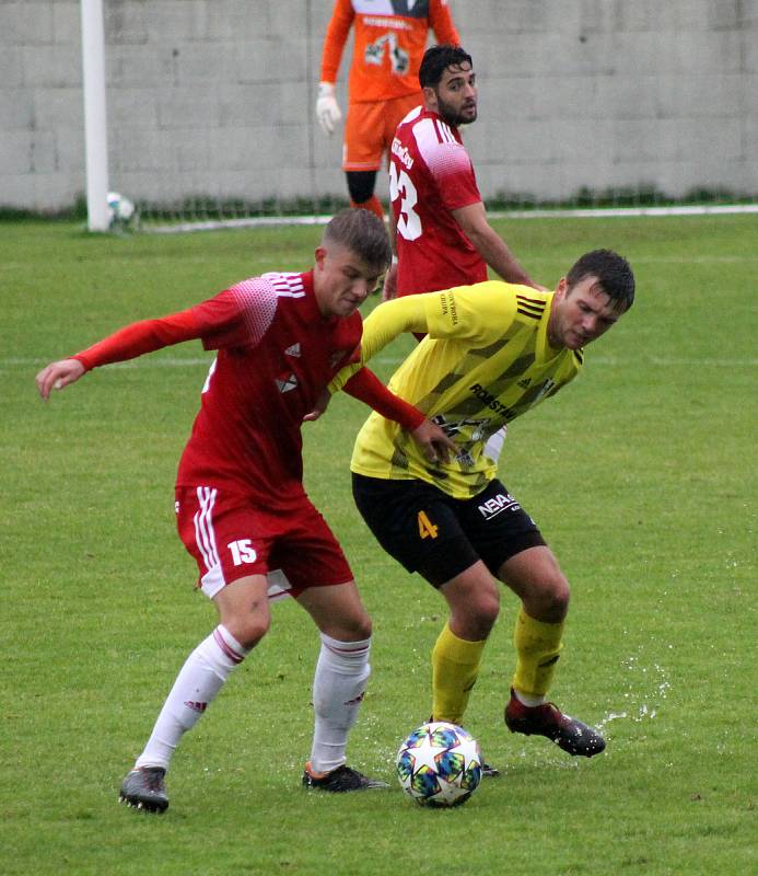 Z archivu: FK Robstav Přeštice (žlutí) - Petřín Plzeň.