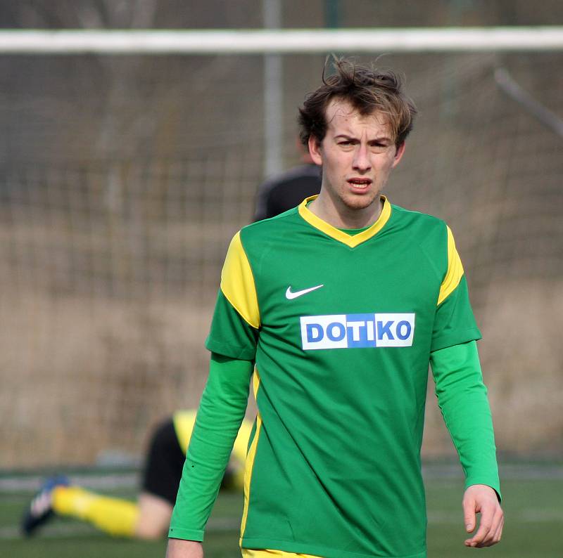 Fotbalisté SK Rapid Plzeň (na archivním snímku hráči v modrých dresech) porazili o víkendu soupeře z Tlumačova (zelení) 3:1.