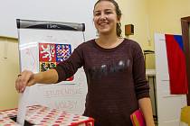 Studentské volby na Církevním gymnáziu v Plzni. Na snímku Mariana Myslíková