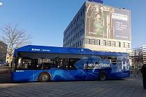 Škoda Group představila nový vodíkový autobus. Testovat jej bude v pražském provozu.