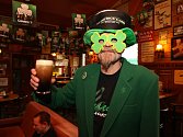 Jiří Stejskal, barman z plzeňského hudebního klubu se připravil na irský svátek dokonale