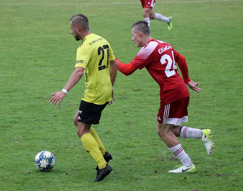 FK Robstav Přeštice (žlutí) vs. SK Petřín Plzeň (červení) 3:1.