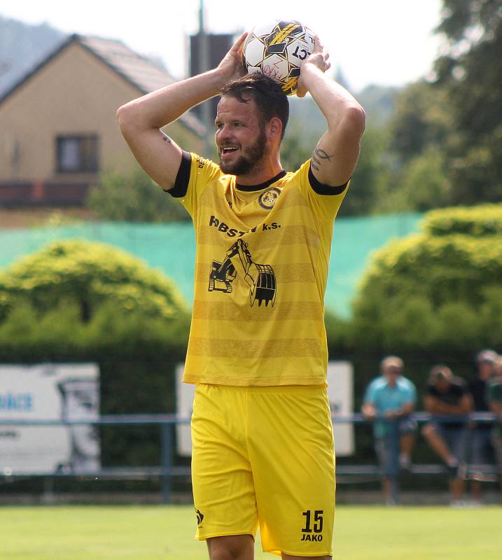 2. kolo FORTUNA ČFL, skupina A: FK Králův Dvůr - FK ROBSTAV Přeštice (hráči ve žlutých dresech) 4:1 (1:0).