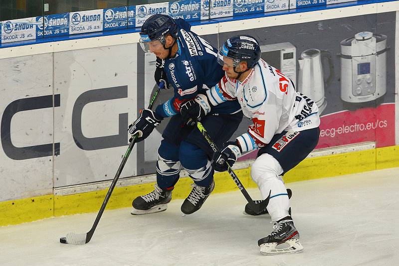 Ze zápasu 11. kola hokejové Tipsport extraligy HC Škoda Plzeň (v modrém) -  Bílí tygři Liberec 3:1