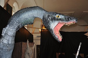 Na zámku Kozel bude od soboty 6. dubna k vidění unikátní výstava draků. Nejtěžší z nich váží 40 kilogramů