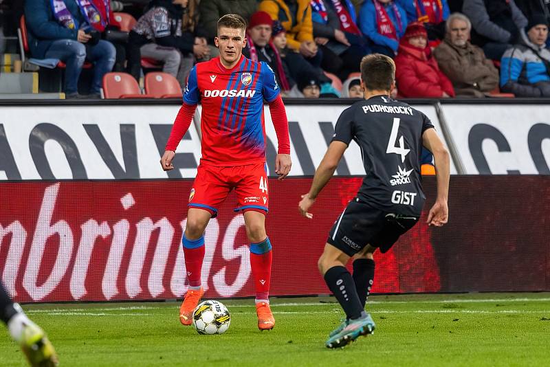 Fotbalisté Viktorie Plzeň podlehli na úvod ligového jara doma nečekaně Hradci Králové 1:2.