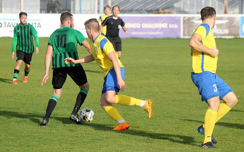 13. kolo FORTUNA divize A: SK SENCO Doubravka (na snímku fotbalisté ve žlutých dresech) - FC Rokycany 4:0 (3:0).