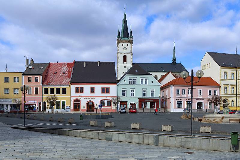 Tachov - náměstí Republiky -  věž Chrám Nanebevzetí Panny Marie