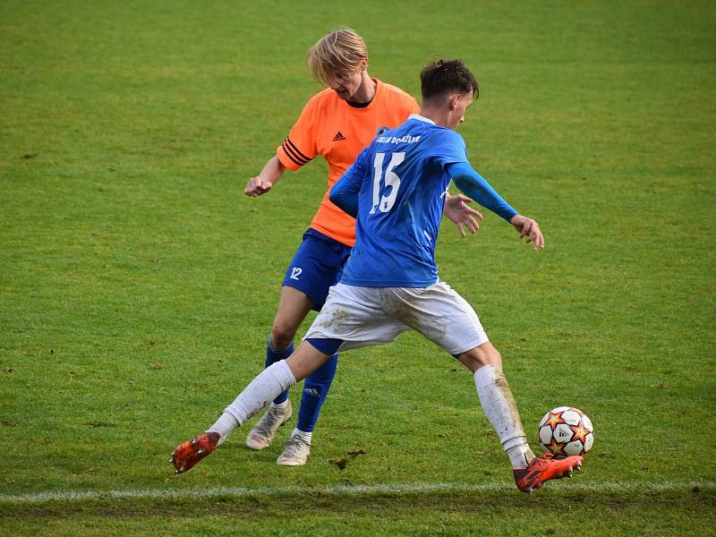 12. kolo FORTUNA divize A: Jiskra Domažlice B (na snímku fotbalisté v modrých dresech) - FK Hořovice 3:1.