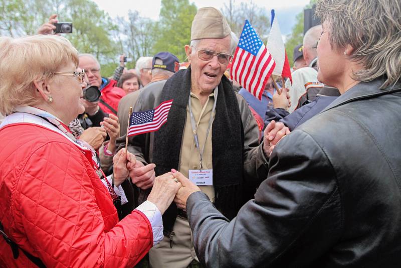 Uvítání amerických a belgických veteránů v Borském parku.