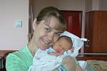 Nikol (2,68 kg, 50 cm), která se narodila 15. 5. v 15.19 hod. ve FN, je prvorozená dcera Lenky a Stanislava Kodýtkových z Plzně a také první vnouče prarodičů z matčiny strany