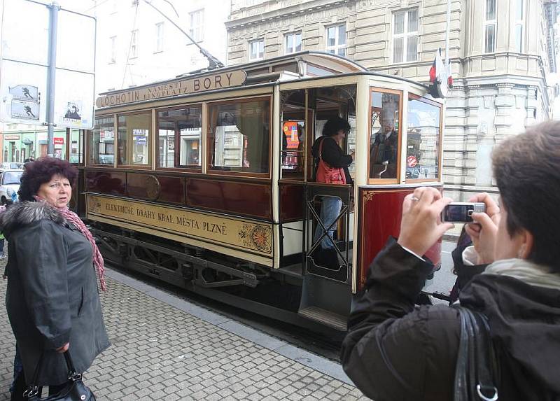 Historická tramvaj na Palackého náměstí