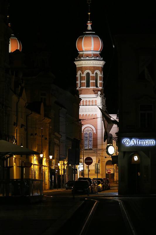 Náměstí Republiky v Plzni, pohled Prešovskou ulicí na Velkou synagogu.