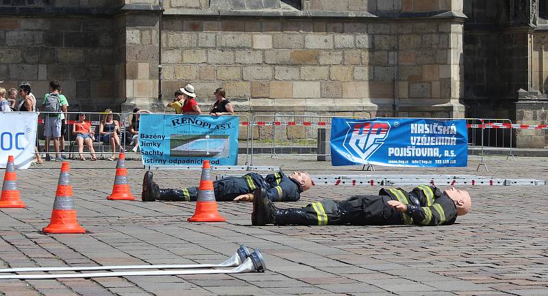 VII. ročník hasičské soutěže o Pohár ředitele HZS Plzeňského kraje v disciplínách TFA - nejtvrdší hasič přežije v Plzni na náměstí Republiky.