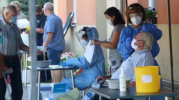 Hygienici provedli odběry na koronavirus u obyvatel obce Tatiná na severním Plzeňsku.