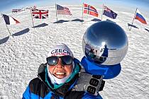 Eva Perglerová nejprve dobyla jižní pól a poté vystoupila nejvyšší horu Antarktidy, Vinson Massif.