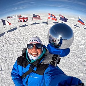 Eva Perglerová nejprve dobyla jižní pól a poté vystoupila nejvyšší horu Antarktidy, Vinson Massif.