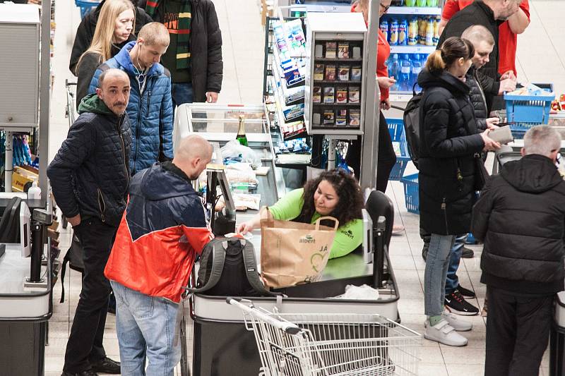 Zavřené obchody v obchodním centru Plaza v Plzni.