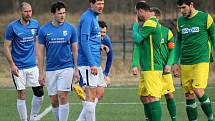 Fotbalisté plzeňského Rapidu (na archivním snímku hráči v modrých dresech) porazili Chotíkov. Naopak Tlumačov (zelení) doma utrpěl debakl, Zruči podlehl 1:5.