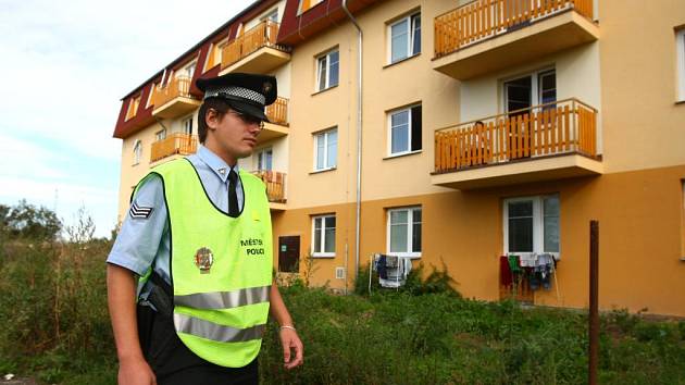 Strážníci obcházejí cizinecké ubytovny několikrát za den