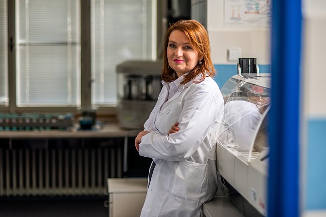 Profesorka Milena Králíčková v laboratoři.
