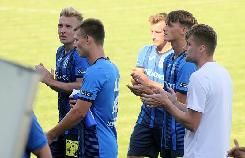 5. kolo FORTUNA ČFL, skupina A: FK ROBSTAV Přeštice (na snímku fotbalisté ve žlutých dresech) - TJ Jiskra Domažlice (modří) 5:1 (2:0).