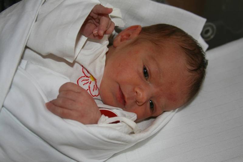 Evelína Lojdová (3,05 kg, 49 cm) se narodila 28. 5. ve 13:40 hod. v Mulačově nemocnici. Holčička je prvorozená dcera Evy Lojdové a Jiřího Kaňáka ze Svaté Kateřiny (Tachovsko)