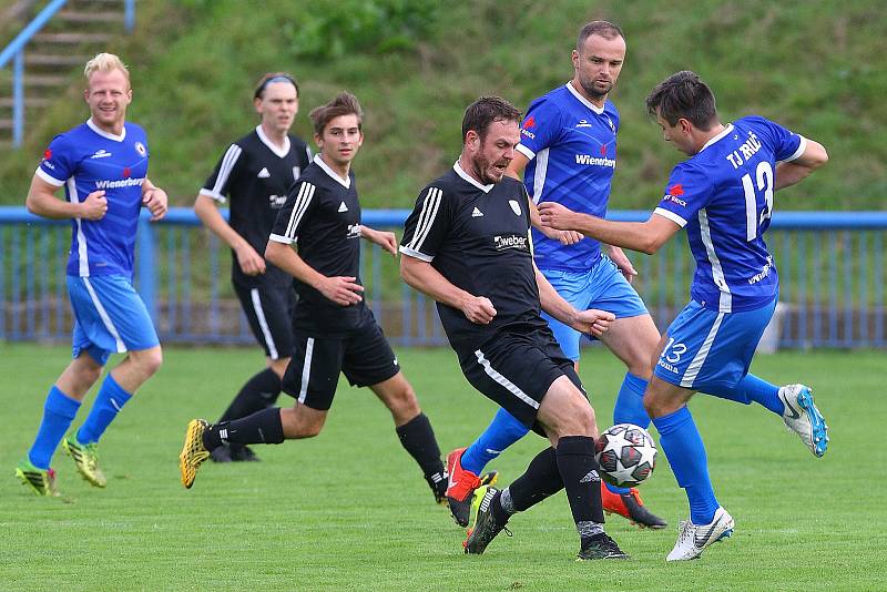 Rapid Plzeň (černí) - TJ Zruč (modří) 1:3.