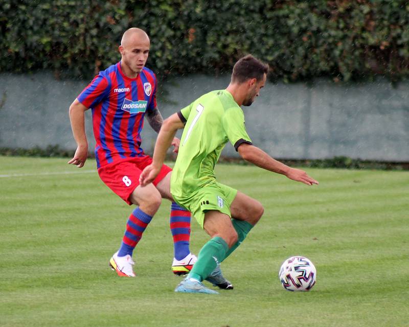 Fotbalisté FC Viktoria Plzeň B (červenomodří) vyhráli v Sokolově 1:0 díky brance Jedličky z 63. minuty utkání.