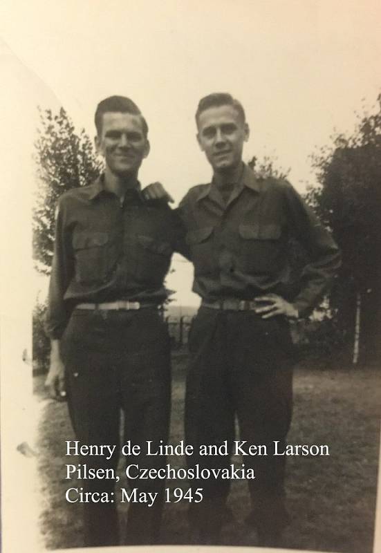 Henry de Linde a Ken Larson - Plzeň květen 1945