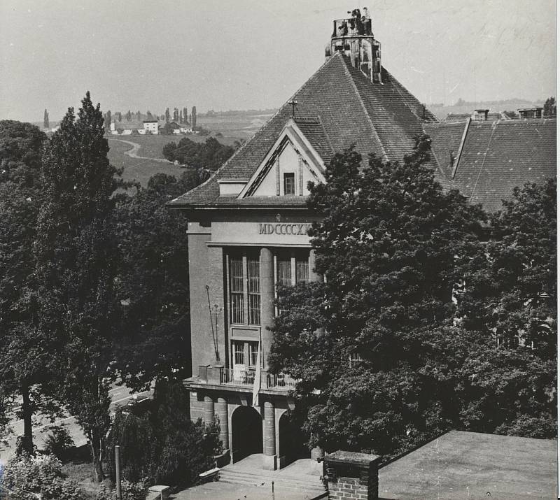 Budovy Lékařské fakulty v Plzni - Pavlovův ústav (historické foto).