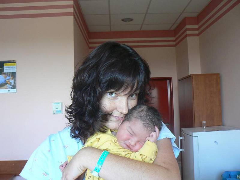 Barboře Štychové a Luboši Rackovi z Plešnice se 4. září čtyřicet tři minuty po půlnoci narodila ve FN v Plzni prvorozená dcera Ema (3,95 kg, 51 cm)