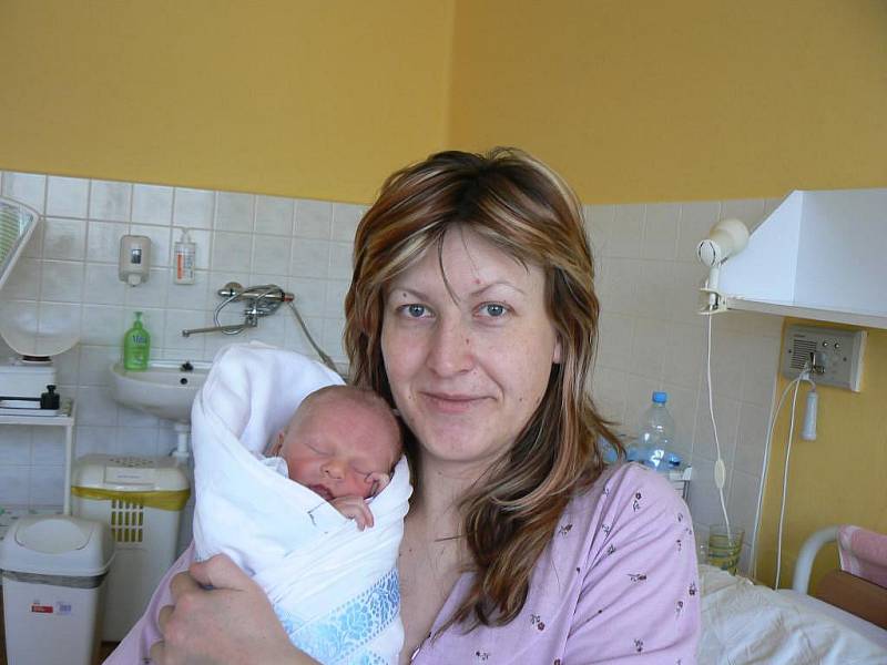 K patnáctiměsíční Karolínce přibyl Martě Vácové a Zdeňku Loubkovi z Radčic chlapeček. Michal Loubek (3 kg, 49 cm) se narodil 20. února ve 12.30 hod. v Mulačově nemocnici