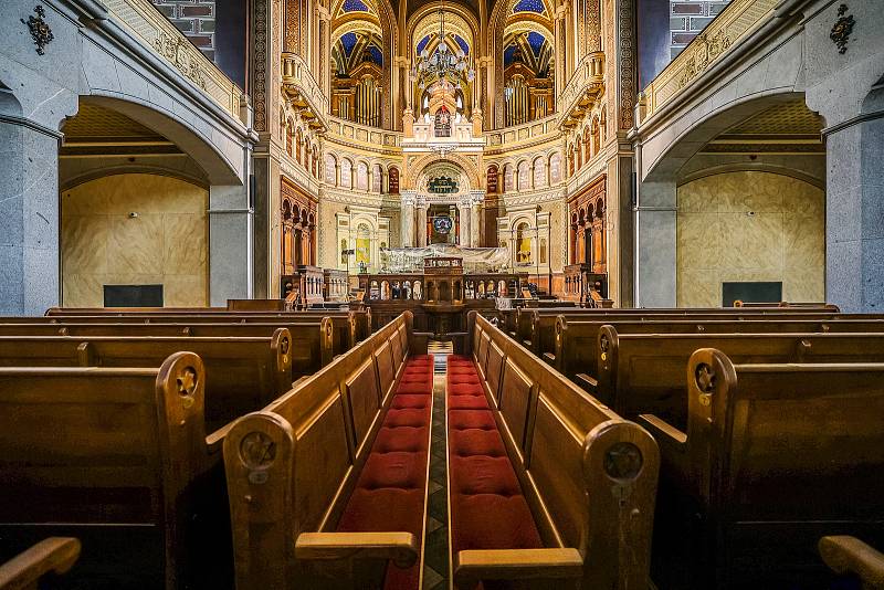 Plzeňská velká synagoga - největší synagoga v ČR, zároveň druhá největší v Evropě a třetí na světě, prochází kompletní obnovou interiérů. Hotovo by mělo být v dubnu 2022.