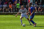 RADIM ŘEZNÍK v přípravném zápase proti Klatovům (6:0) v Žákavě, dnes pokračují viktoriáni v túře po okolních stadionech. Ve Městě Touškově hrají od 16.30 proti Karlovým Varům.