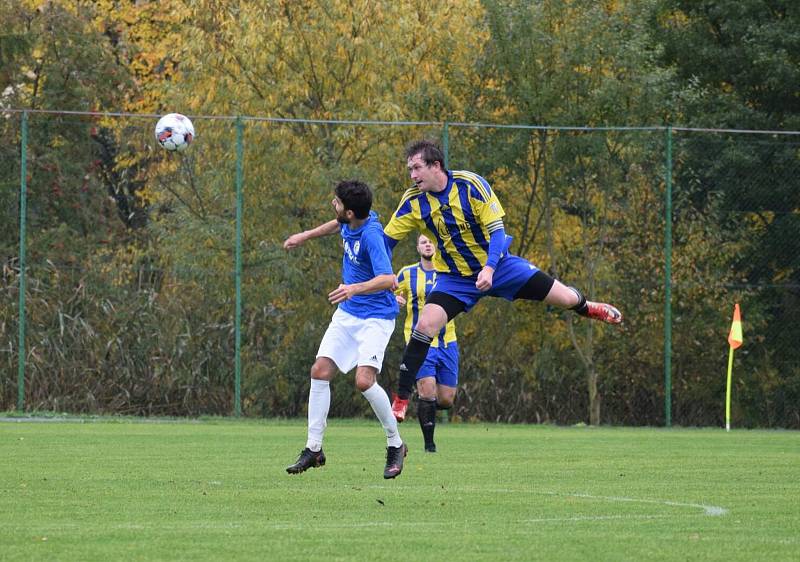 11. kolo krajské I. A třídy: TJ Sokol Kralovice - FK Bohemia Kaznějov (na snímku fotbalisté v modrých dresech) 4:3 (0:2).