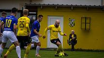 11. kolo krajského přeboru: TJ Sokol Lhota (na snímku fotbalisté ve žlutých dresech) - FK Nepomuk 3:1 (1:0).