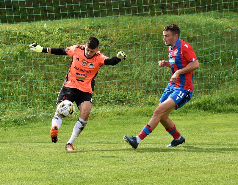 9. kolo FORTUNA ČFL, skupina A: SK Dynamo České Budějovice B - FC Viktoria Plzeň B (fotbalisté v červenomodrých dresech) 0:3 (0:1).