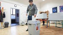 Volby do Evropského parlamentu v Plzni v konzervatoři v Tylově ulici