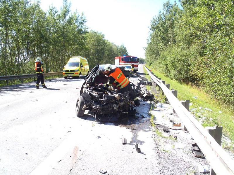 U křižovatky na severoplzeňské Štipoklasy na silnici mezi Plzní a Karlovými Vary došlo ve čtvrtek odpoledne k vážné dopravní nehodě.